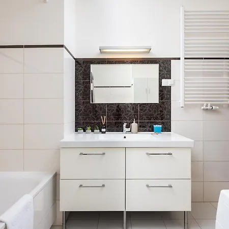 Metro Mlynow Homely Apartment Warsaw Exterior photo