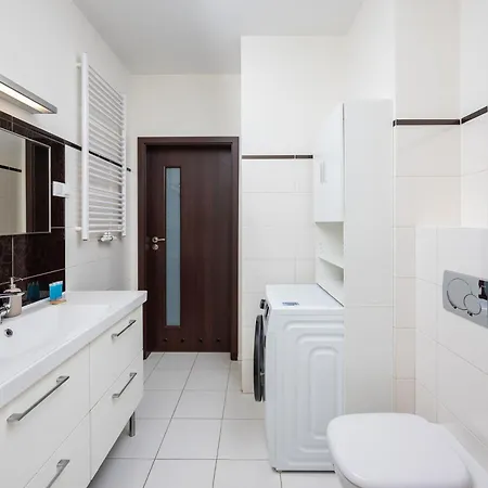 Metro Mlynow Homely Apartment Warsaw Exterior photo
