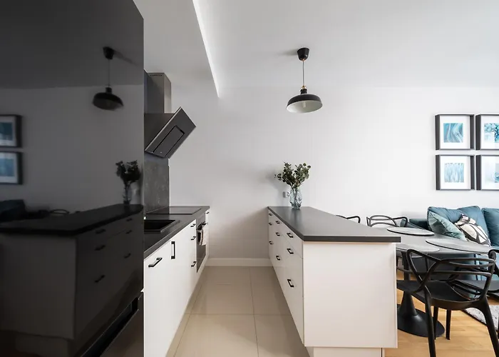 Metro Mlynow Homely Apartment